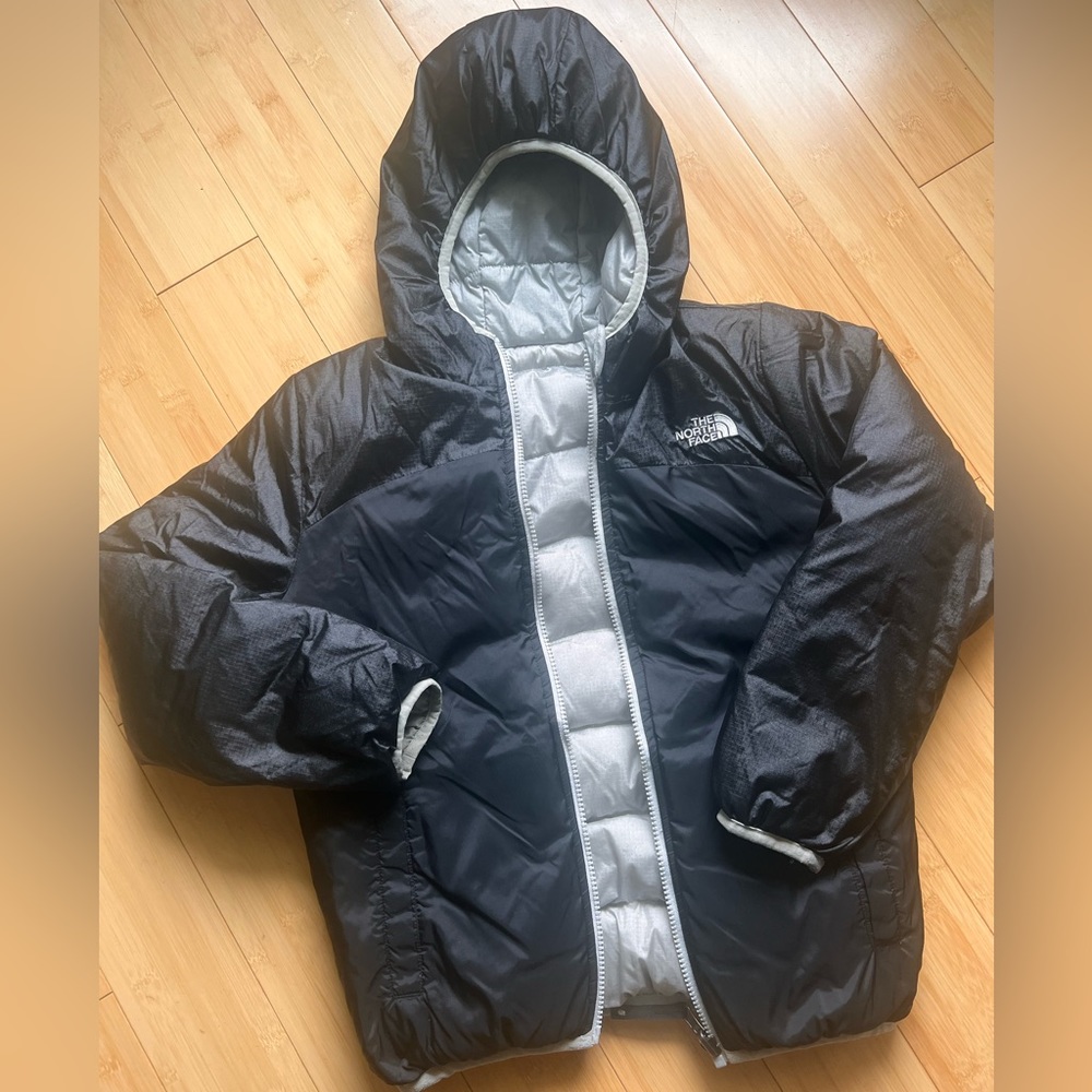 The North Face Youth Reversible Jacket, Black/Charcoal & Silver, Size 10/12